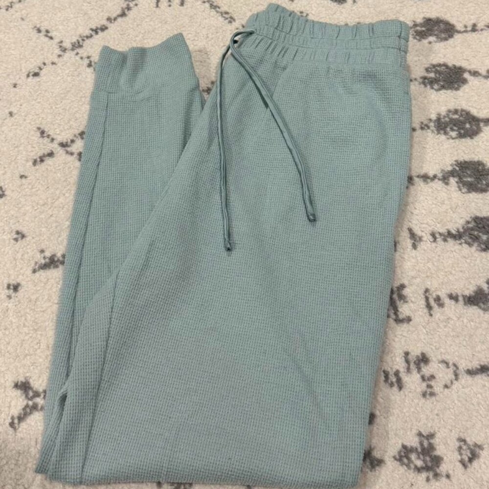 Victoria Secret PJ Set - Picture 4 of 5